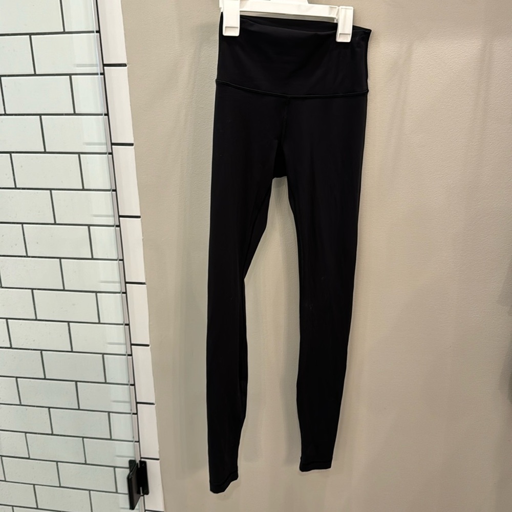 Lululemon high rise luxe leggings. Size 4 28 length